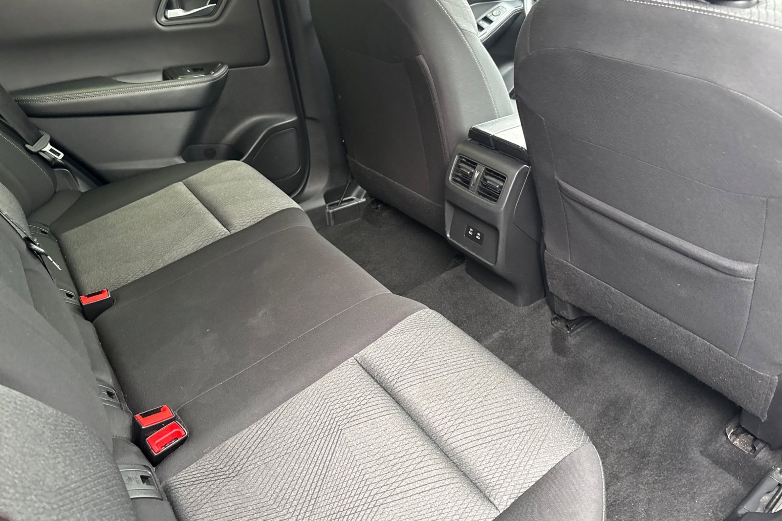 Used 2024 Nissan Rogue SV image 18