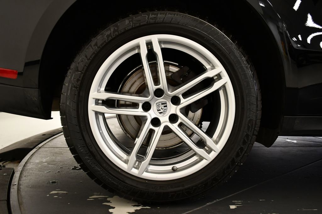Certified 2023 Porsche Macan Turbo image 19