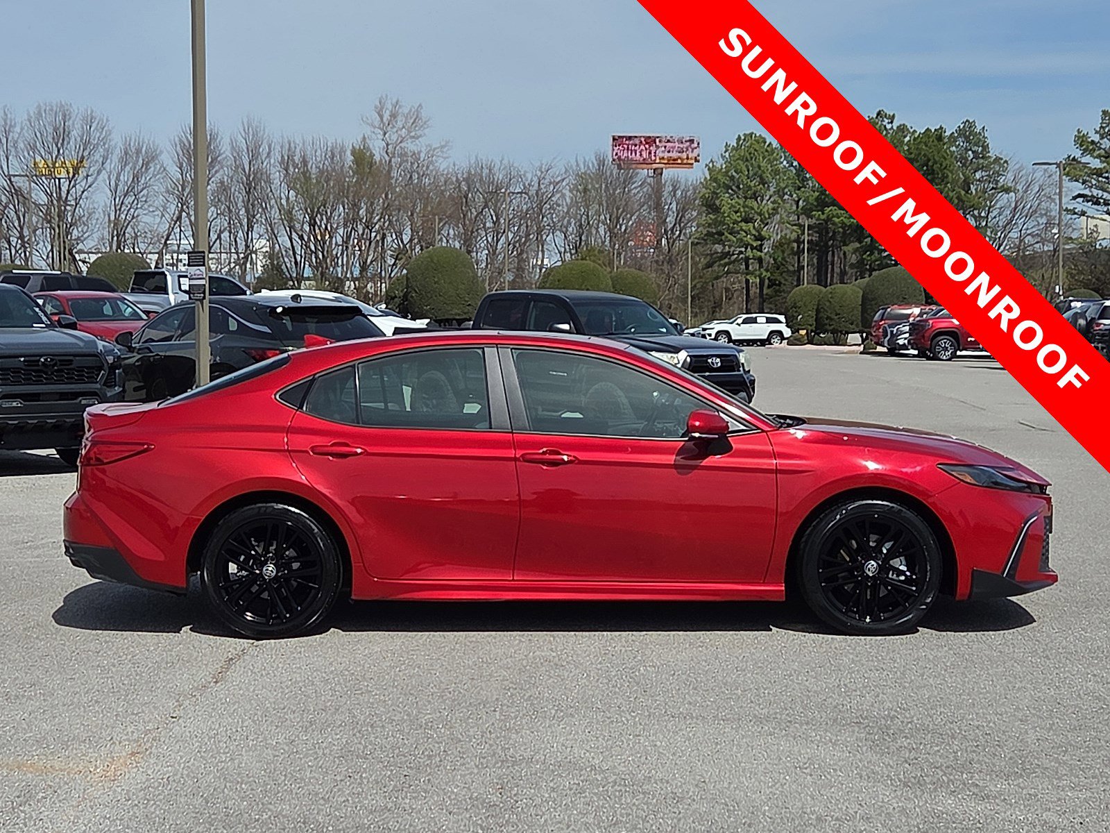 Used 2025 Toyota Camry SE w/ Convenience Package image 6