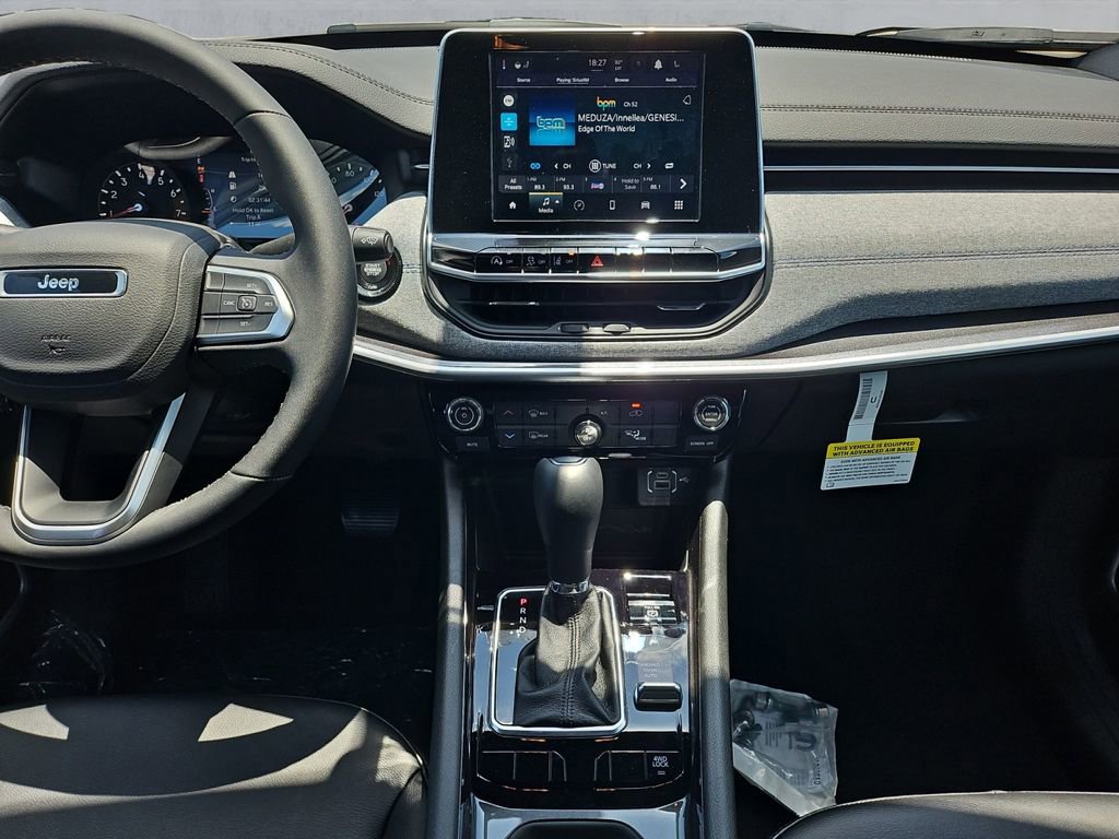 New 2025 Jeep Compass Latitude image 11
