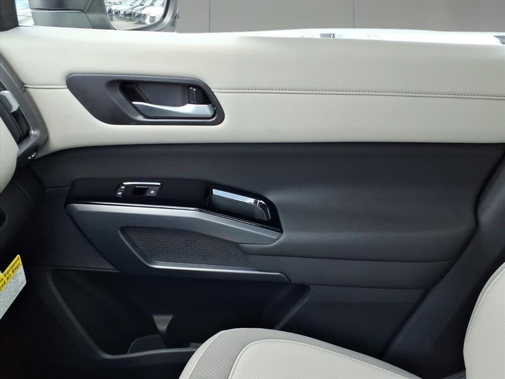 New 2025 Nissan Pathfinder SL image 24