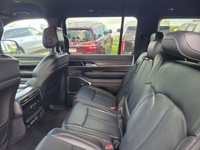 Used 2023 Jeep Wagoneer L Series III w/ Preferred Equipment Group AWD/4WD image 30