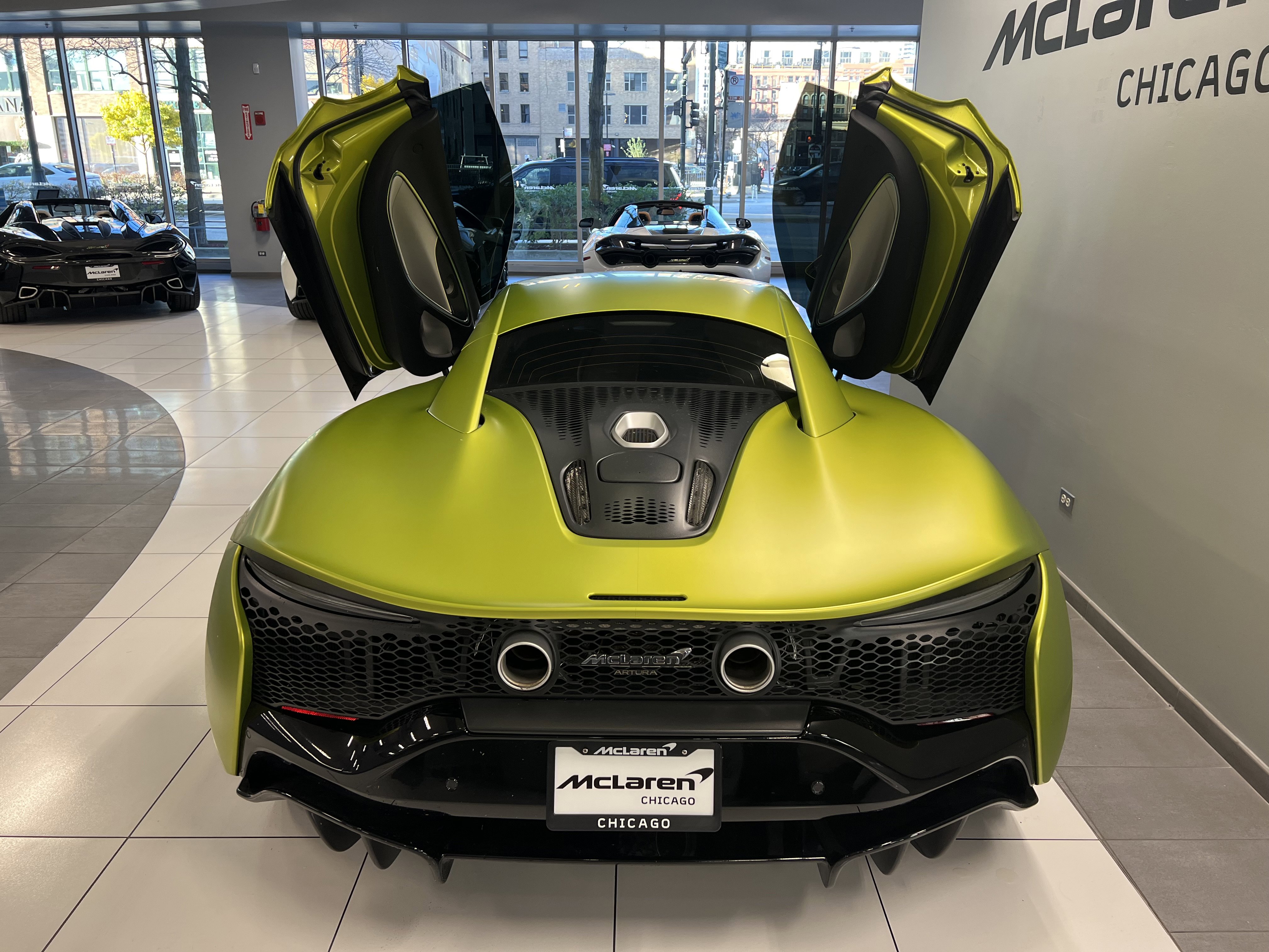 Used 2023 McLaren Artura image 11