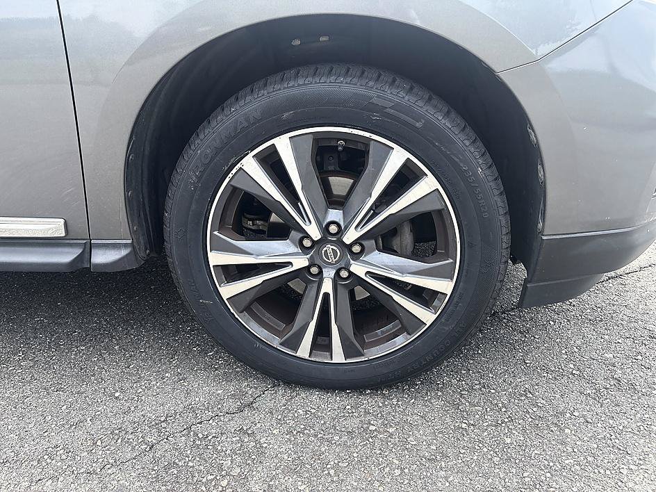 Used 2017 Nissan Pathfinder Platinum AWD/4WD image 11