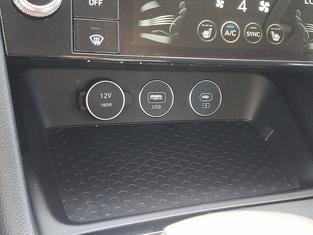 Used 2025 Genesis G70 2.5T RWD image 15