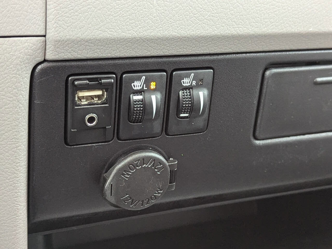 Used 2017 Toyota Sienna XLE w/ XLE Navigation Package image 25