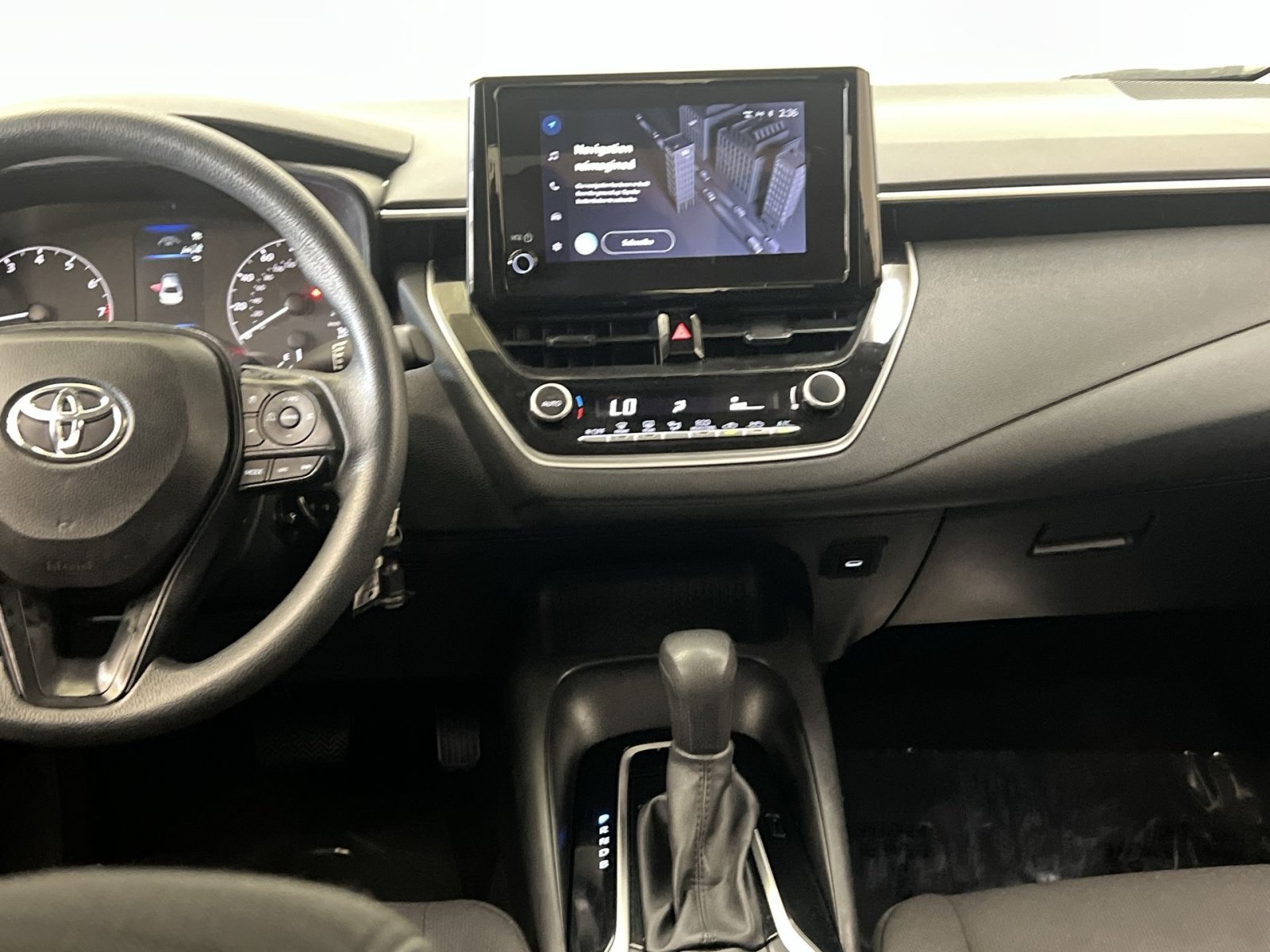 Used 2024 Toyota Corolla LE FWD image 33
