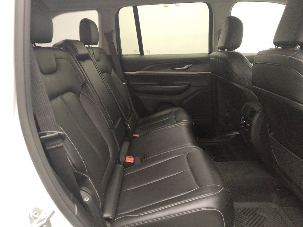 Used 2023 Jeep Grand Cherokee Limited w/ MOPAR Finishing Package AWD/4WD image 19