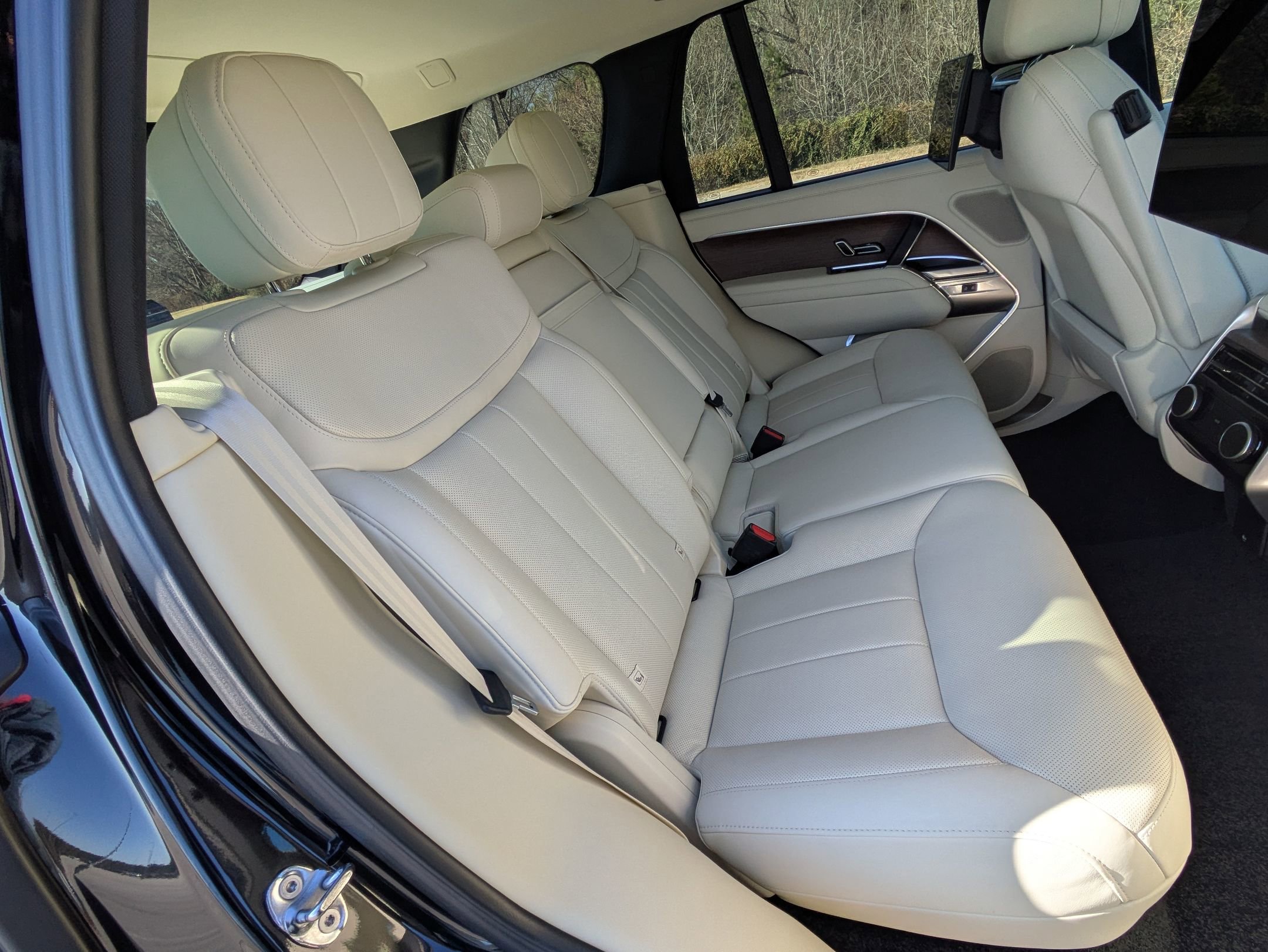 Certified 2025 Land Rover Range Rover SE image 29