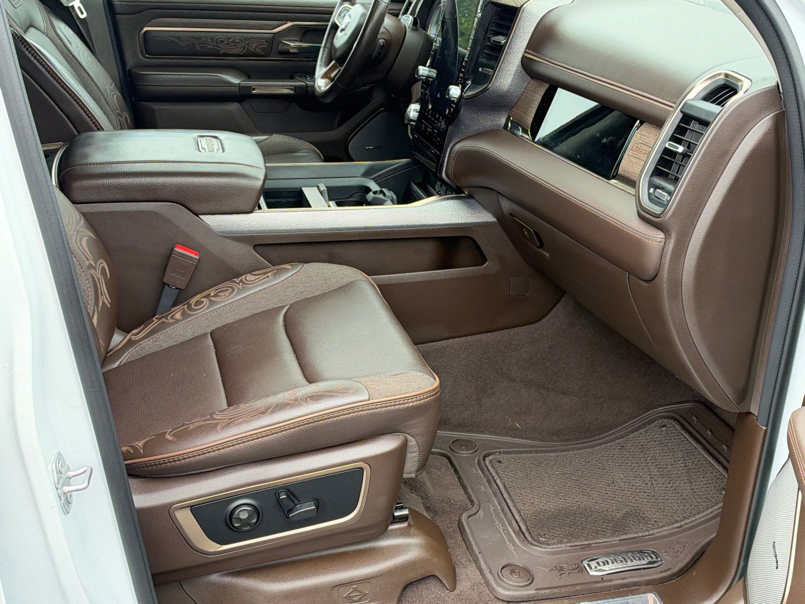 Used 2025 RAM 1500 Limited AWD/4WD image 13