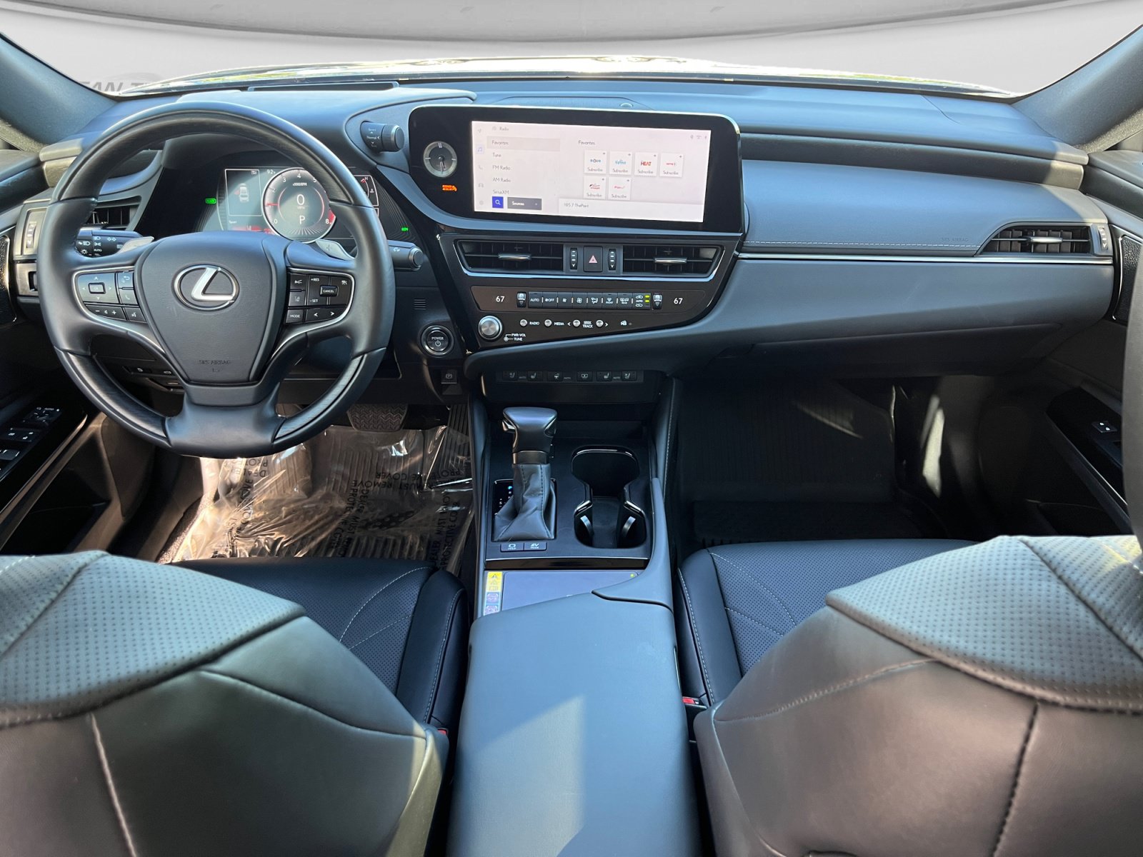 Used 2025 Lexus ES 300h Ultra Luxury w/ Accessory Package (Z2) FWD image 10