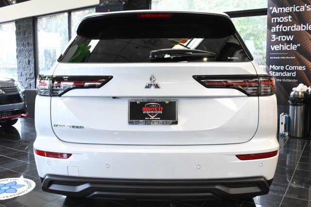 New 2026 Mitsubishi Outlander ES AWD/4WD image 11