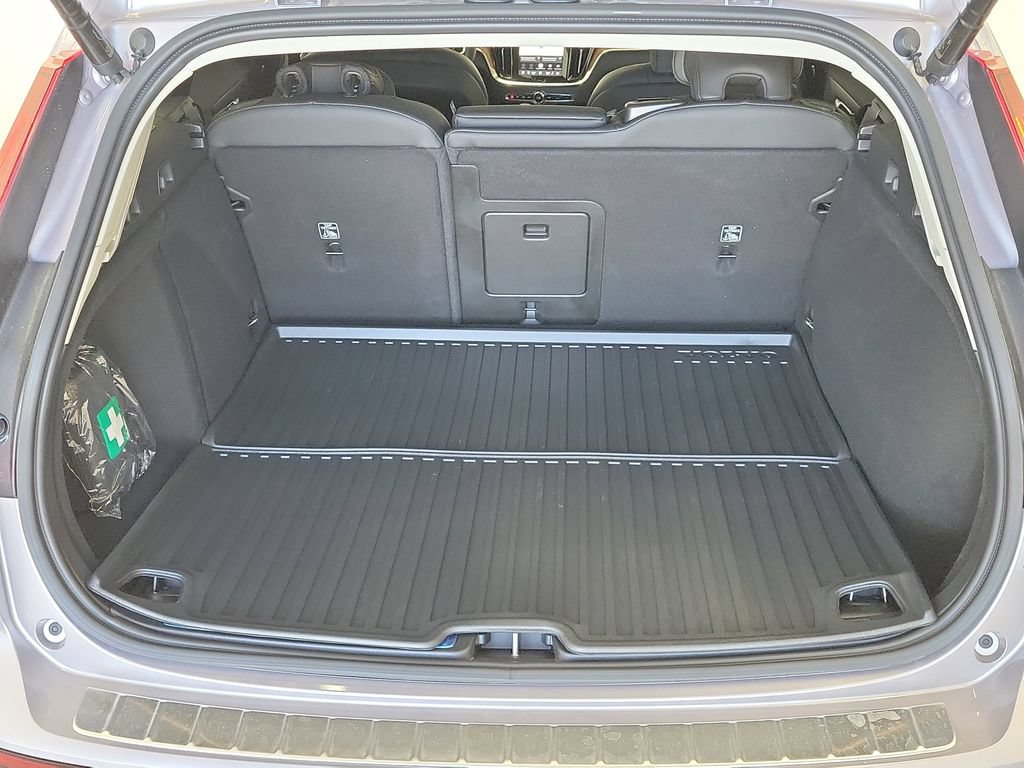 New 2026 Volvo V60 B5 Cross Country Plus w/ Protection Package Premier AWD/4WD image 10