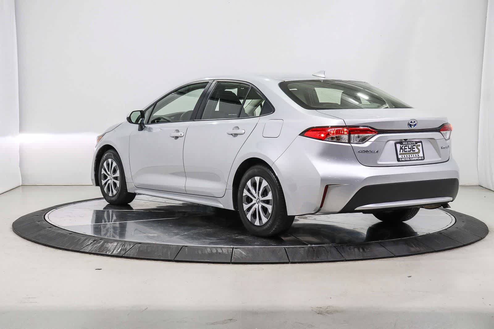 Used 2022 Toyota Corolla LE FWD image 2