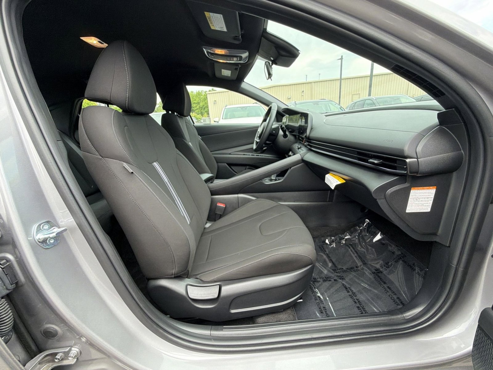 Used 2025 Hyundai Elantra SEL w/ Cargo Package FWD image 27