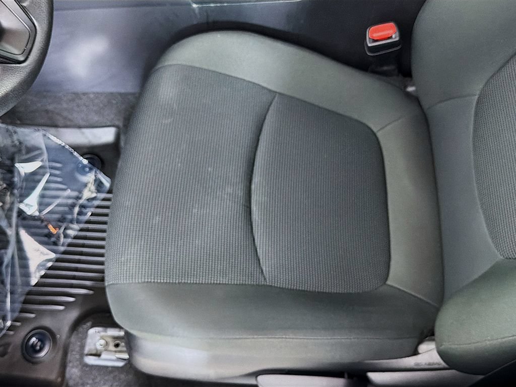 Used 2021 Toyota RAV4 LE AWD/4WD image 19