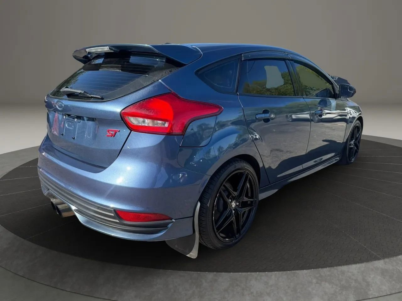 Used 2018 Ford Focus ST w/ Equipment Group 401A FWD image 5