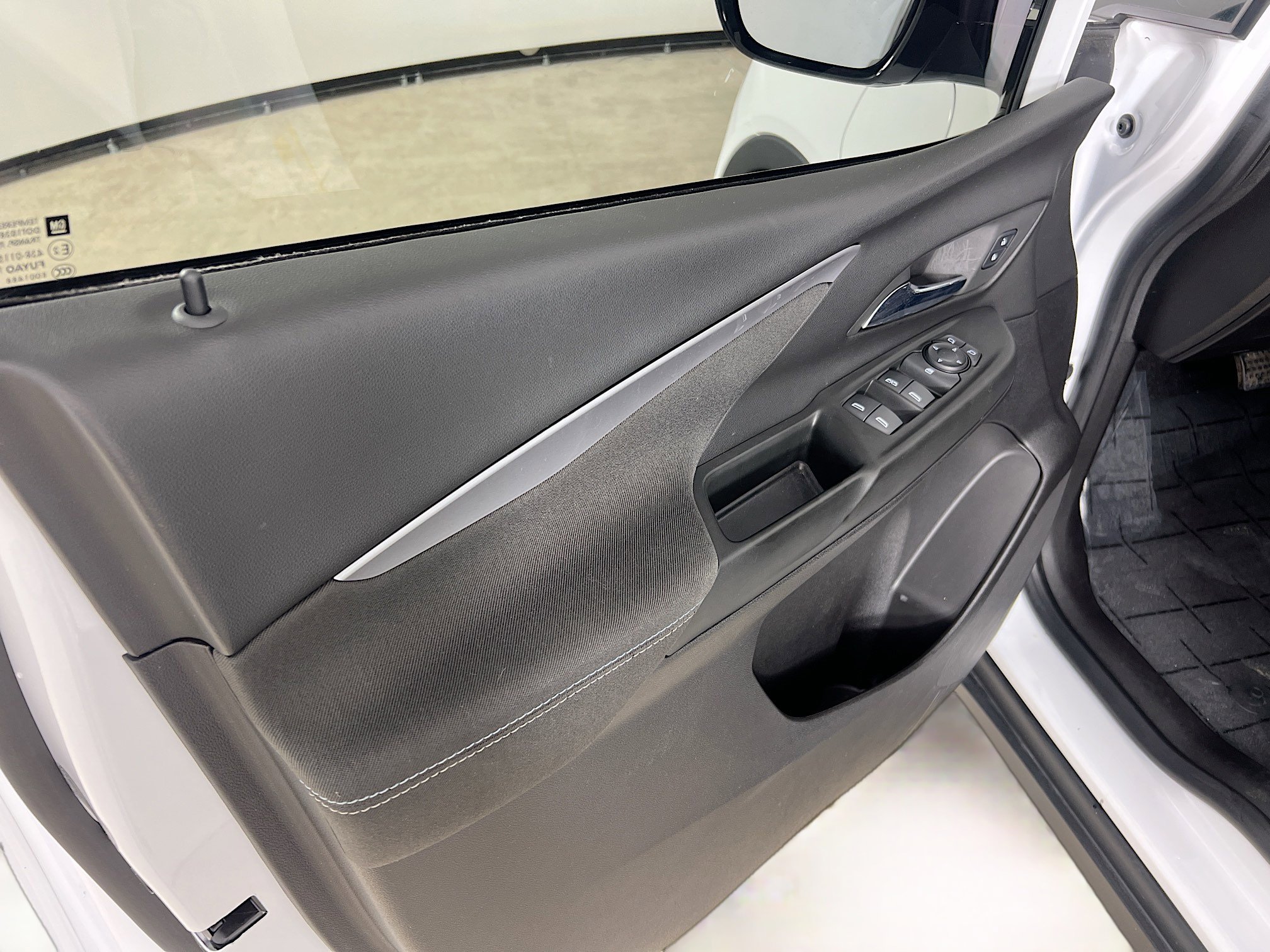 Used 2022 Chevrolet Bolt LT FWD image 18