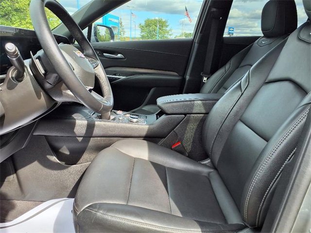 Used 2025 Cadillac XT4 Premium Luxury image 12
