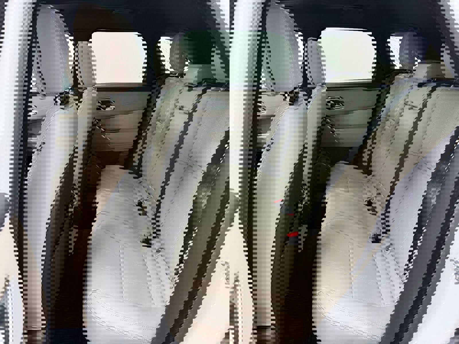 Used 2019 Land Rover Range Rover Velar R-Dynamic HSE image 36