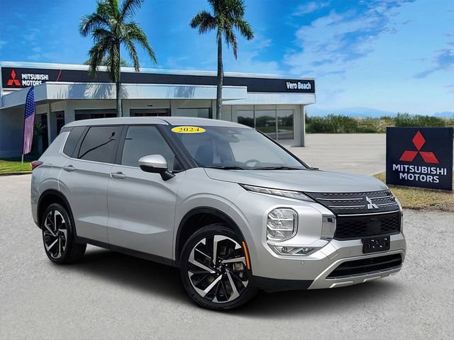 Used 2024 Mitsubishi Outlander SE image 1