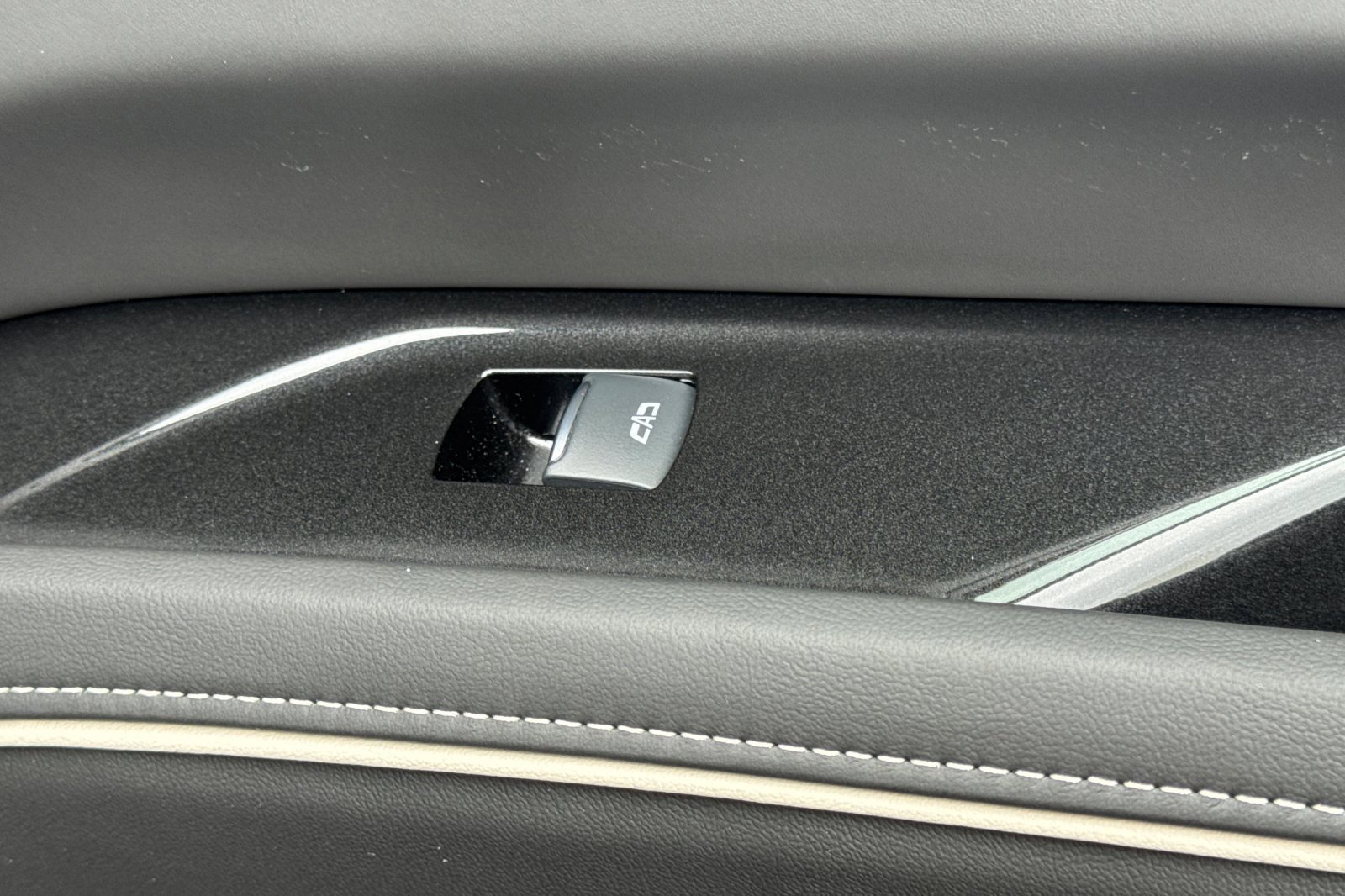 Certified 2024 Cadillac Escalade V w/ Heavy-Duty Trailer Package image 22