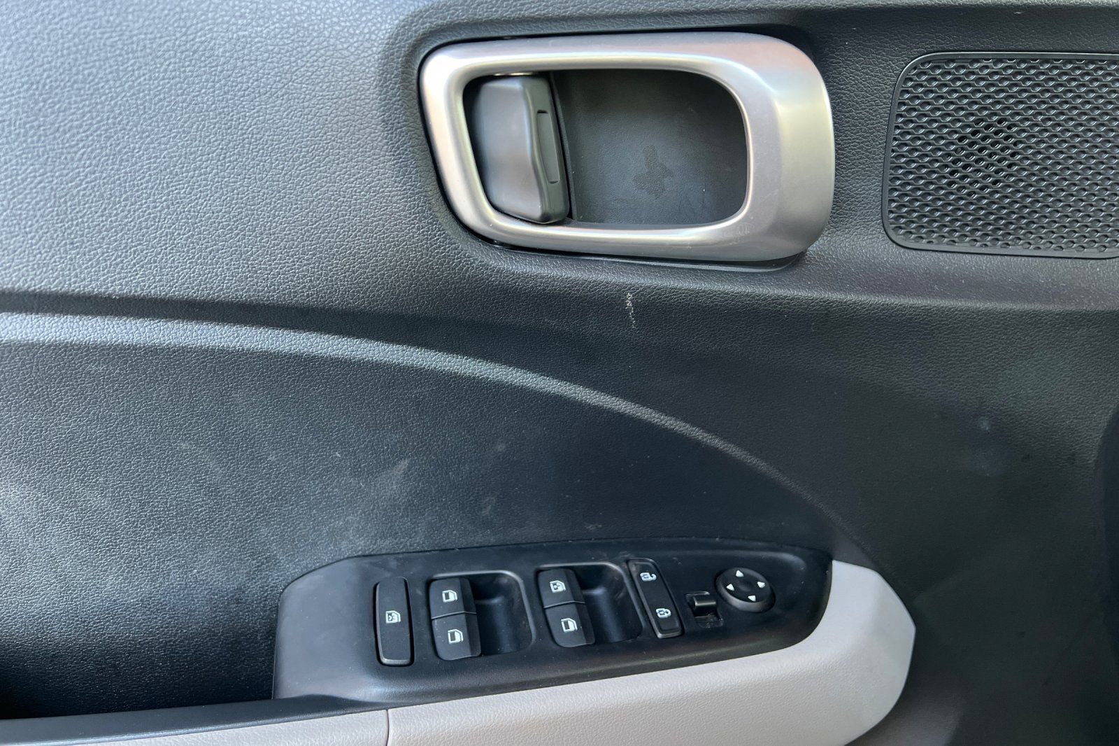 Used 2025 Hyundai Venue SEL image 12