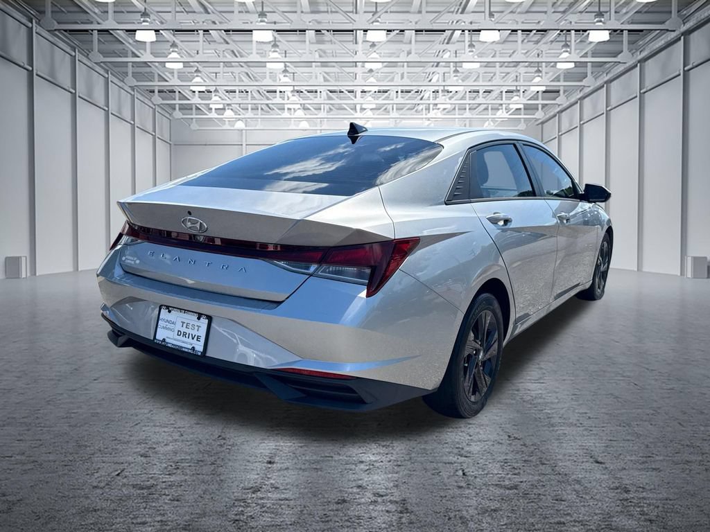 Used 2022 Hyundai Elantra SEL FWD image 7