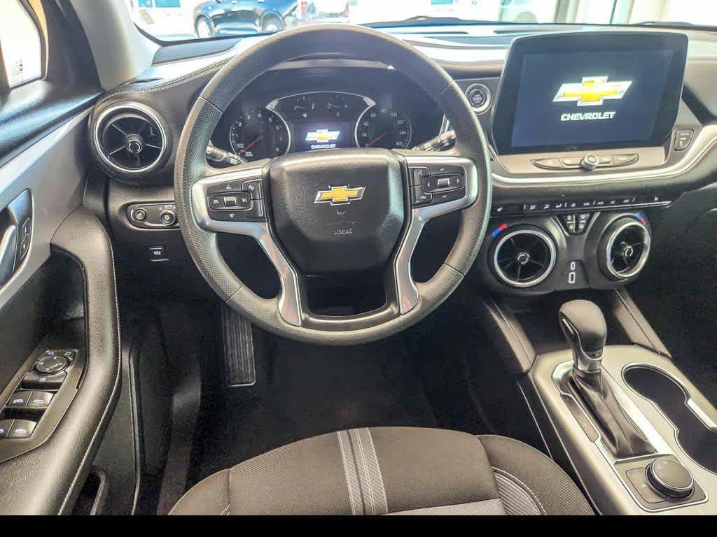 Used 2025 Chevrolet Blazer LT FWD image 13