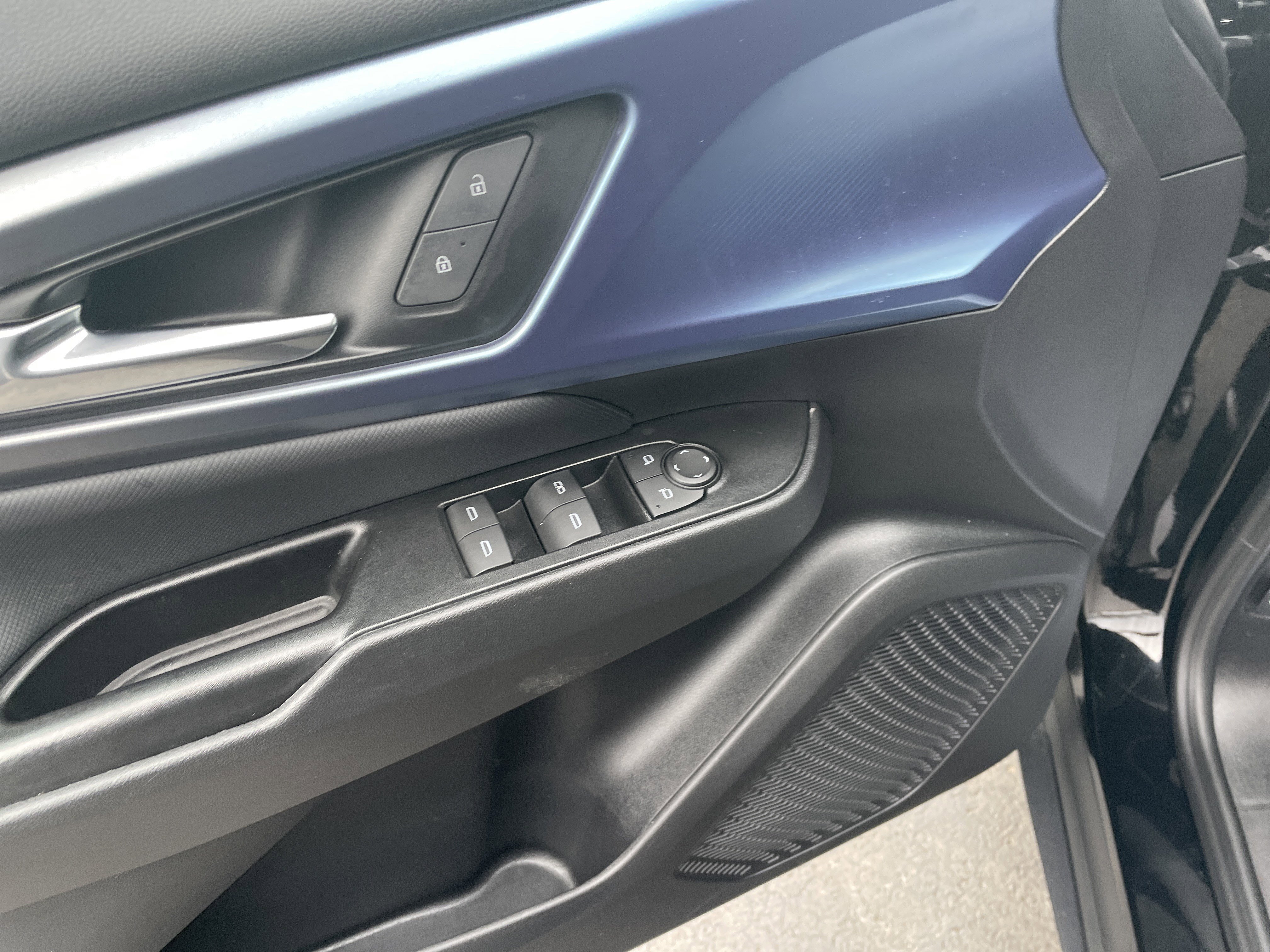 Used 2024 Chevrolet Equinox EV LT image 25