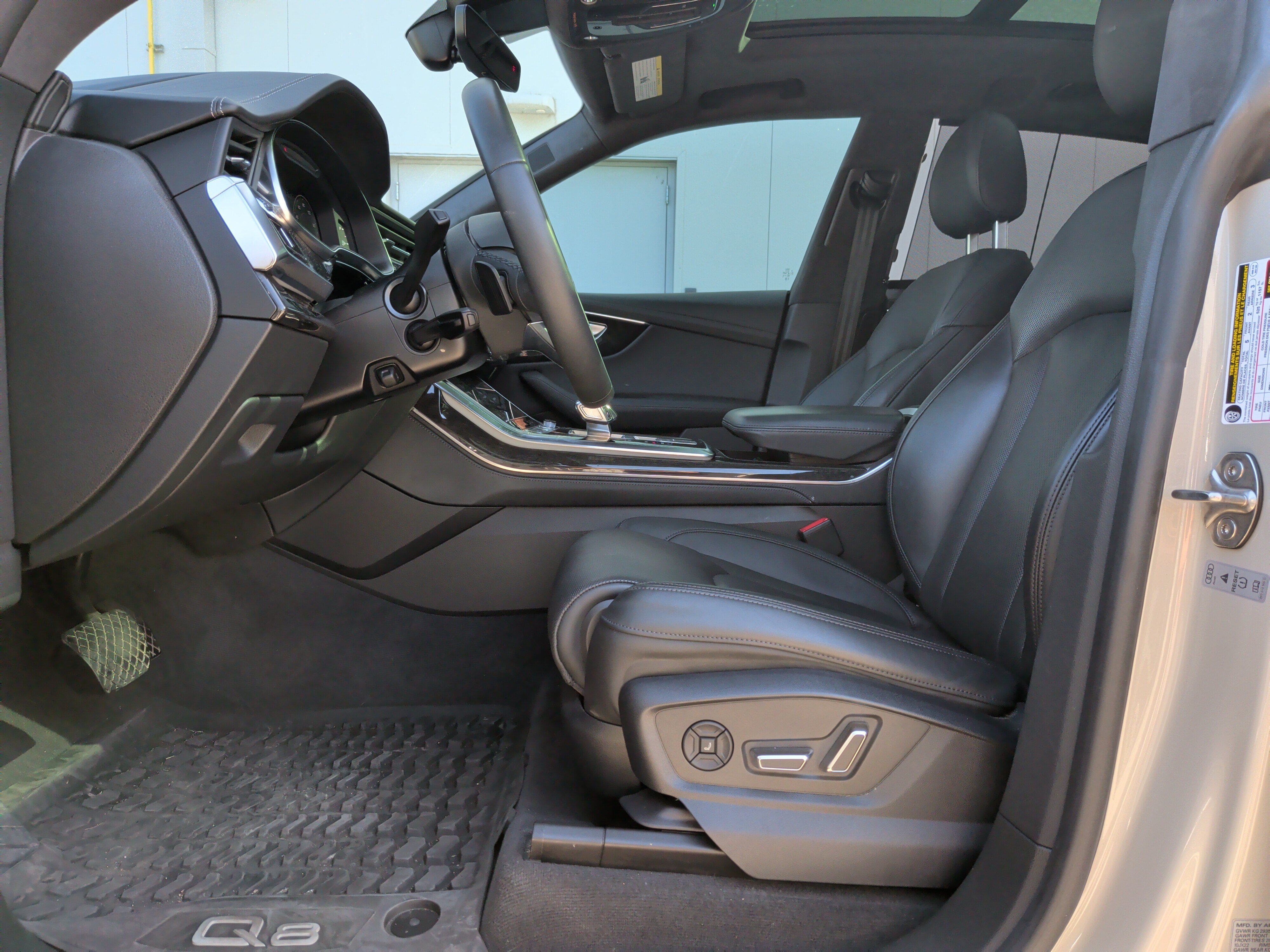 Used 2023 Audi Q8 Prestige w/ Prestige Package AWD/4WD image 17