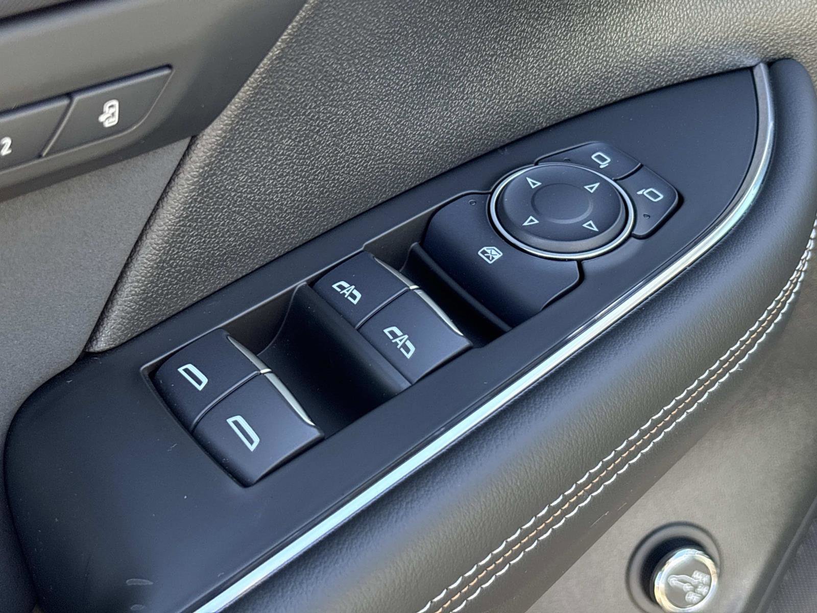 Used 2024 Buick Envision Sport Touring image 14