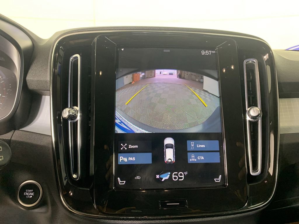 Used 2022 Volvo XC40 T5 Momentum image 26