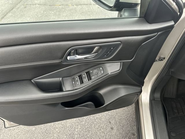 Certified 2024 Nissan Rogue SL w/ SL Premium Package image 29