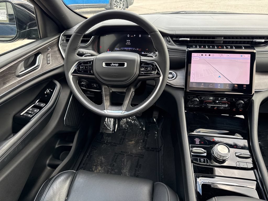 Used 2023 Jeep Grand Cherokee Overland w/ Luxury Tech Group IV AWD/4WD image 25