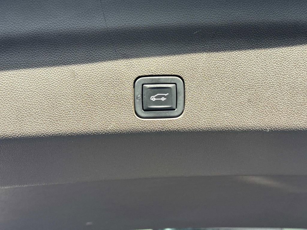 Certified 2022 Cadillac Escalade ESV Premium Luxury w/ Performance Package image 12