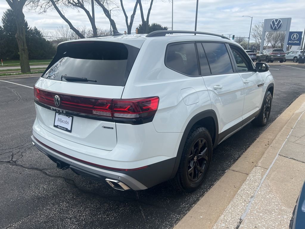 Used 2025 Volkswagen Atlas Peak Edition SE image 6
