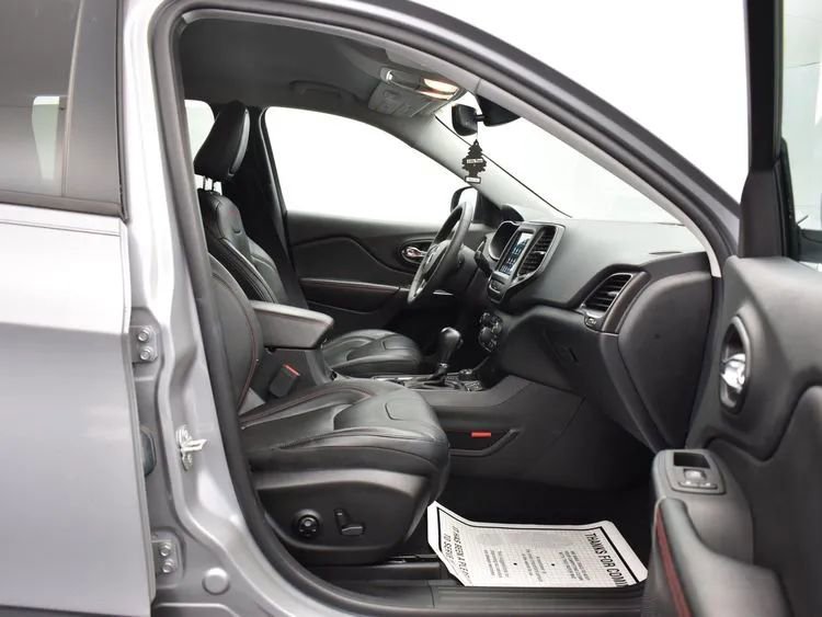 Used 2021 Jeep Cherokee Trailhawk w/ Premium Leather Package image 17