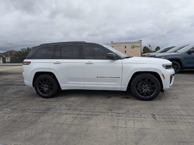 New 2027 Jeep Grand Cherokee Summit w/ Adv Protech Group IV AWD/4WD image 3