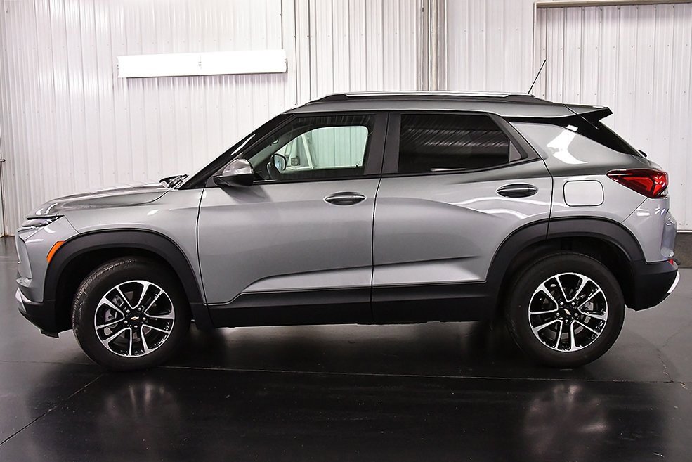 Used 2025 Chevrolet TrailBlazer LT w/ LT Cold Weather Package image 4