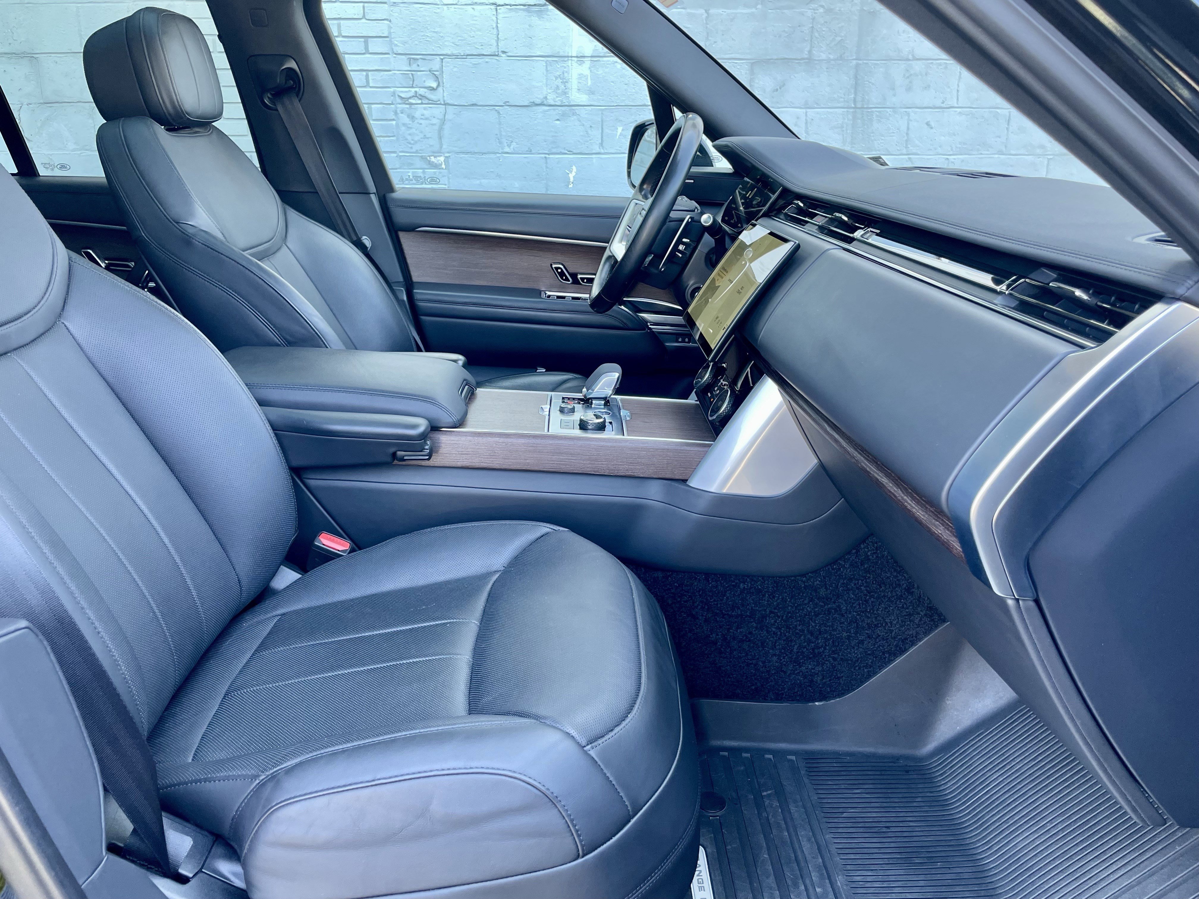 Used 2023 Land Rover Range Rover SE image 15