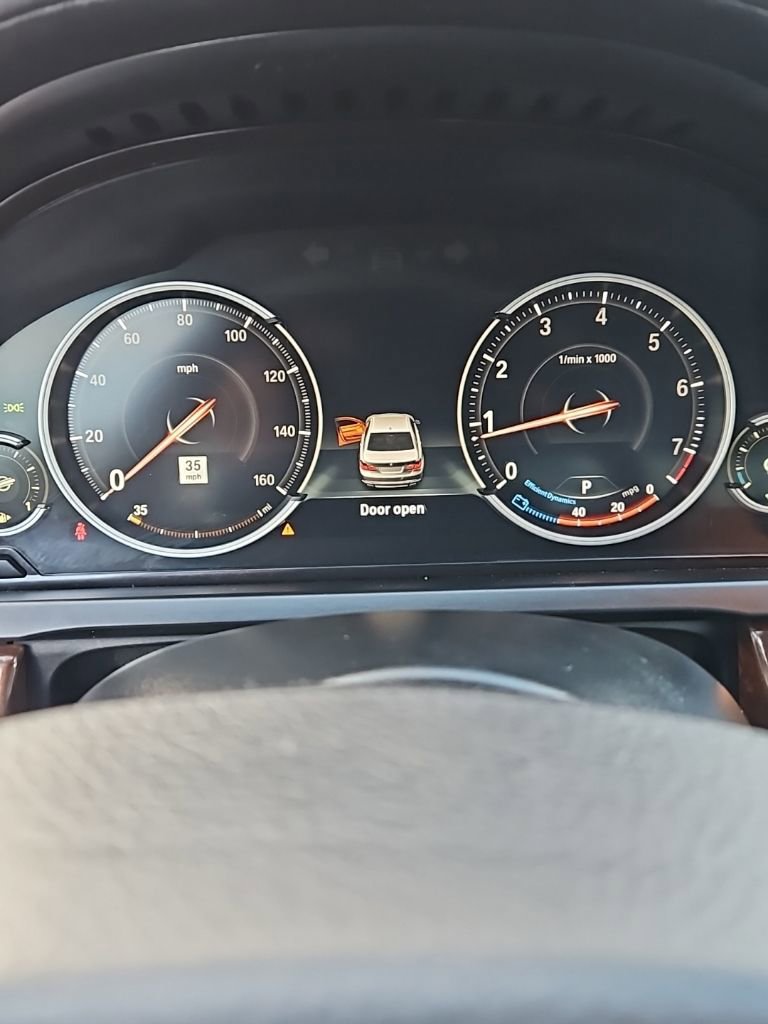 Used 2015 BMW 750i RWD image 14