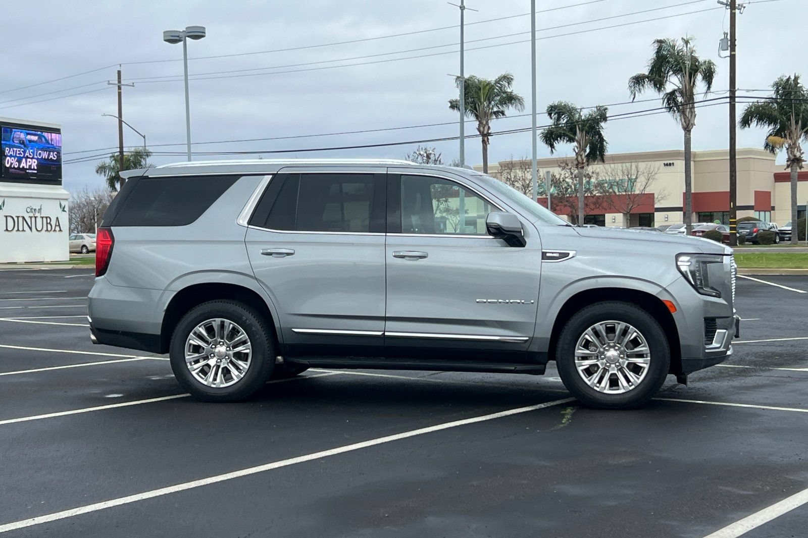 Used 2024 GMC Yukon Denali AWD/4WD image 3