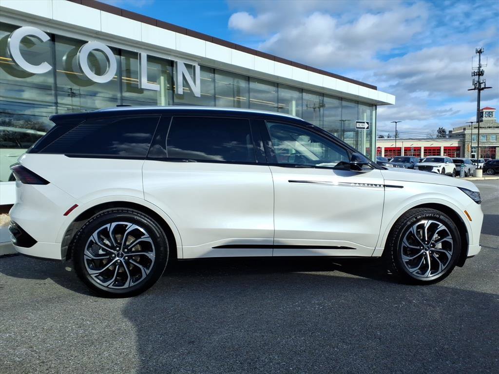 Certified 2025 Lincoln Nautilus Reserve image 3