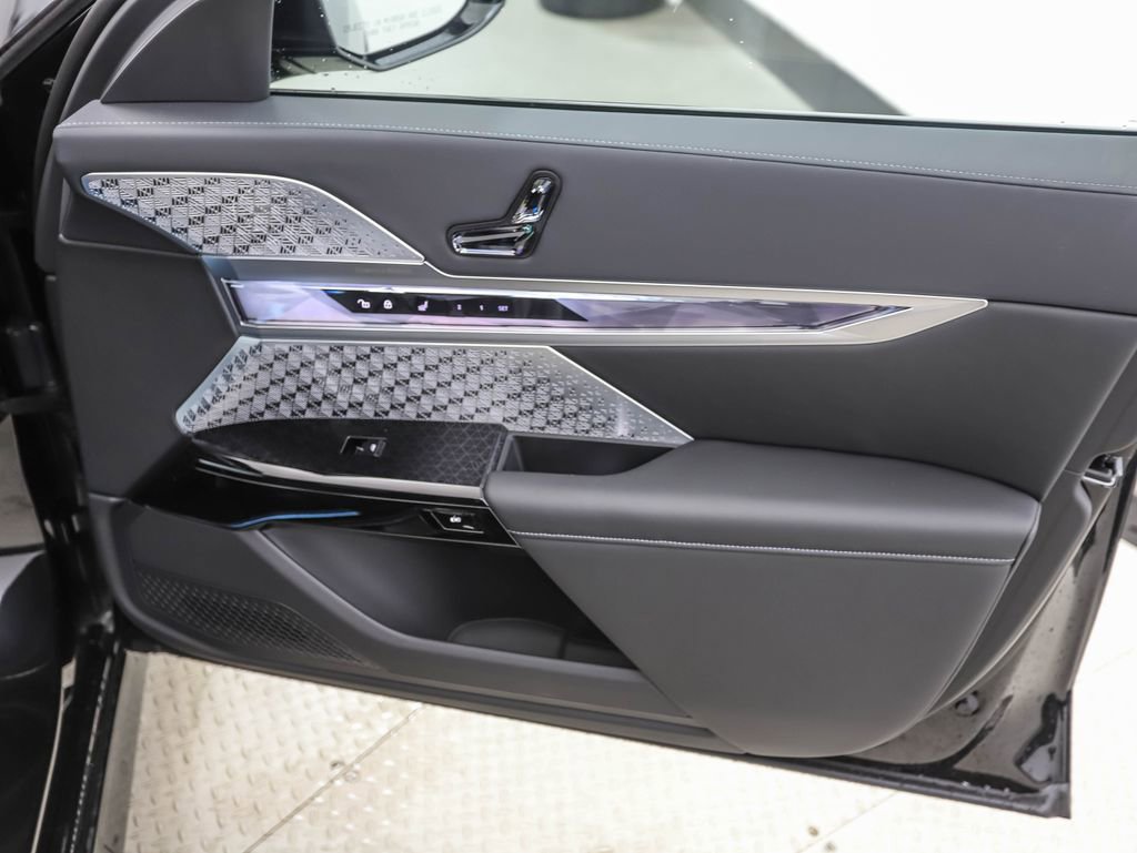 Used 2026 BMW 750e xDrive 750e xDrive w/ Executive Package image 30