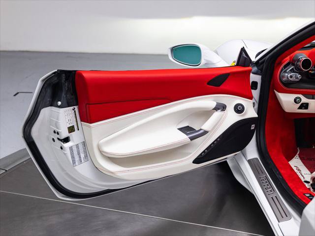 Used 2022 Ferrari F8 Tributo RWD image 27