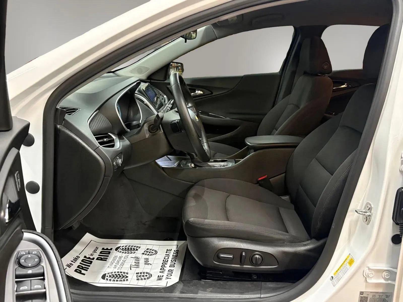 Used 2023 Chevrolet Malibu RS FWD image 15