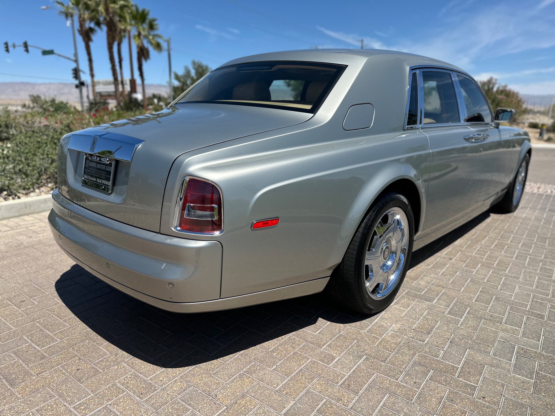 Used 2006 Rolls-Royce Phantom Sedan RWD image 16