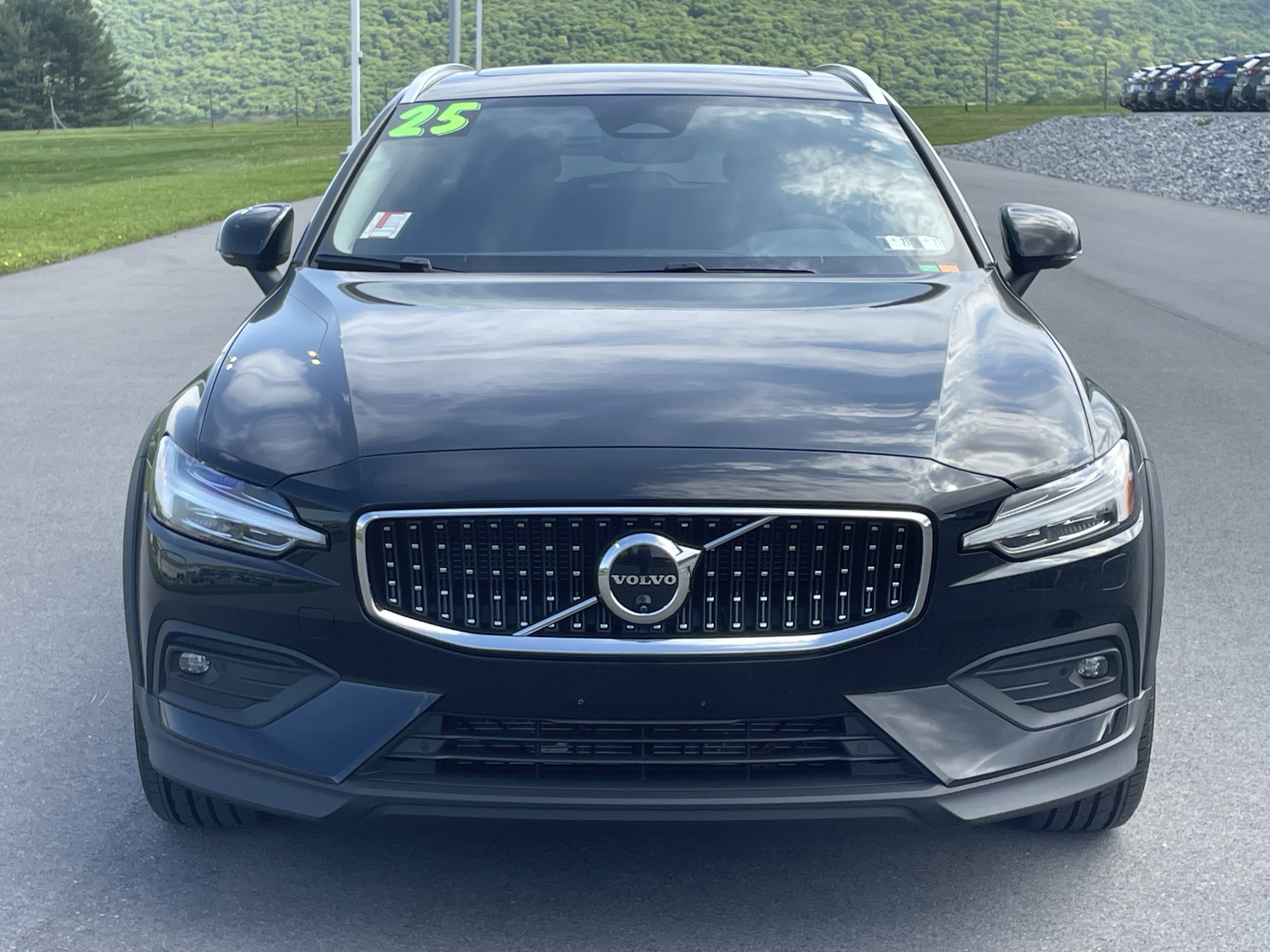 Used 2025 Volvo V60 B5 Cross Country Plus AWD/4WD image 9