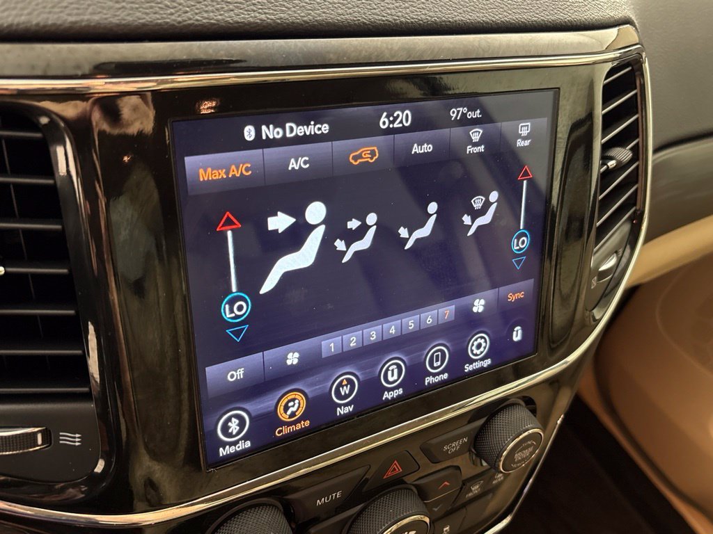 Used 2022 Jeep Grand Cherokee Laredo E RWD image 33